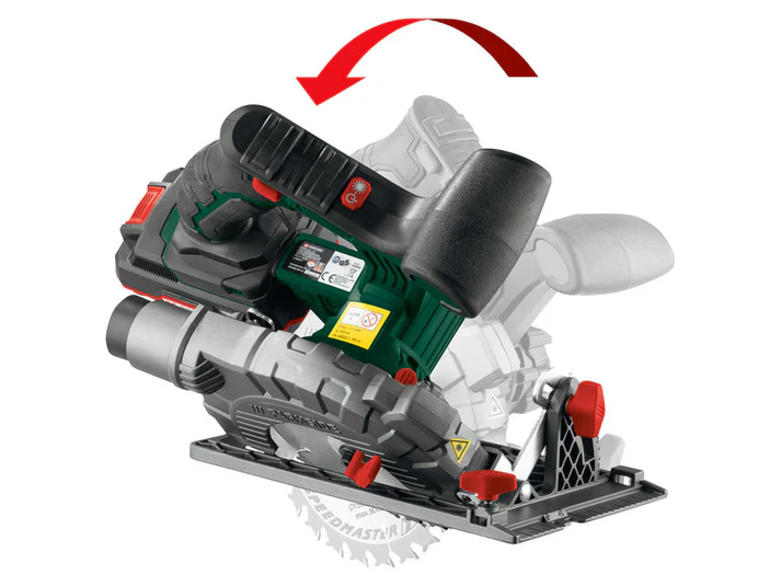 Dettaglio del sistema di aggancio batteria con freccia indicativa